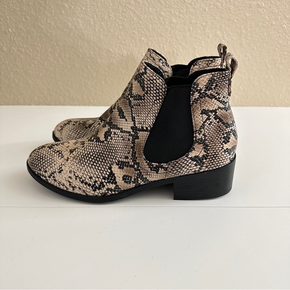 Matisse Women's Snake Print Chelsea Ankle Boots in Brown Tan Colors sz 8.5M - Picture 7 of 15